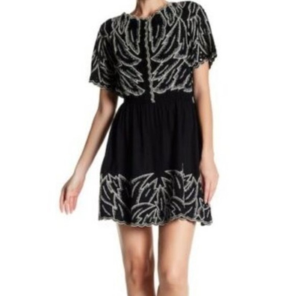 Alice + Olivia Dresses & Skirts - Alice + Olivia Kelsi black/white embroidered scalloped mini dress sz 8